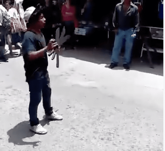 Unico Video Viral de Malabarista en Mexico!